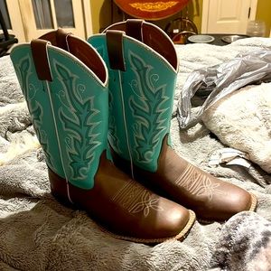 Women’s 4 1/2 D Cowboy Boots, Justin Boot, Real Leather, Teal Accents